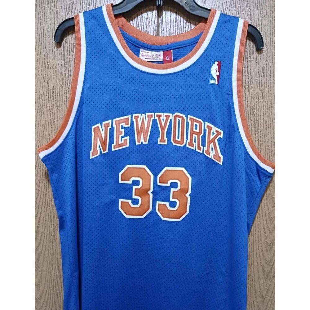 *Patrick Ewing-(Knicks)-(Blue)-(Good Con.)-(XL)-$95 - Picture 1 of 9